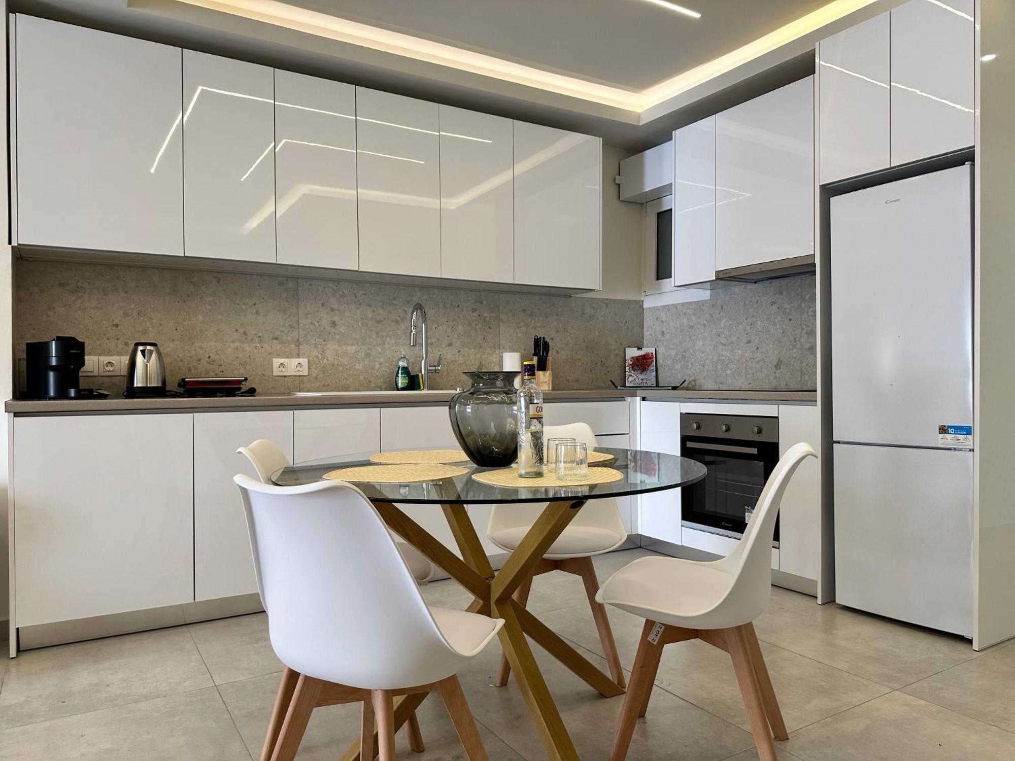 Kypseli Contemporary Comfort For 6 *