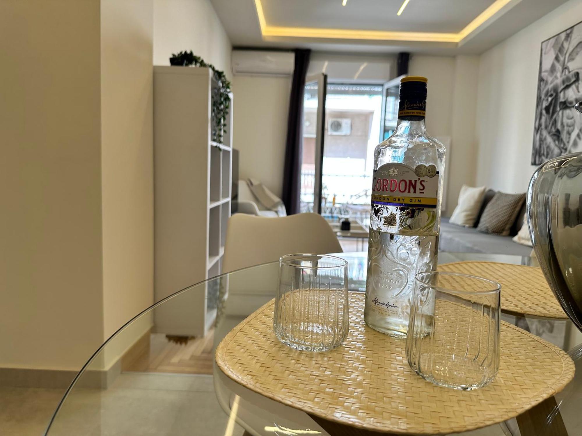 Apartment Kypseli Contemporary Comfort For 6
